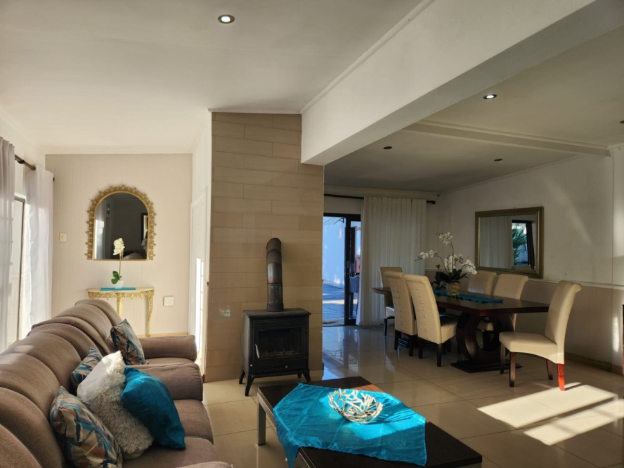 5 Bedroom Property for Sale in Bodorp Western Cape